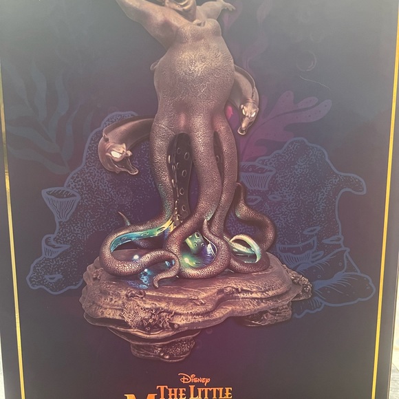 New Disney Parks The Little Mermaid Ursula light up figurine - Picture 2 of 10